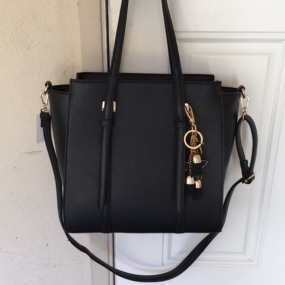 Handbags - 🎉!! BLK HANDBAG.🎉!!